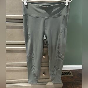 Gray ankle Leggings with pattern and mesh